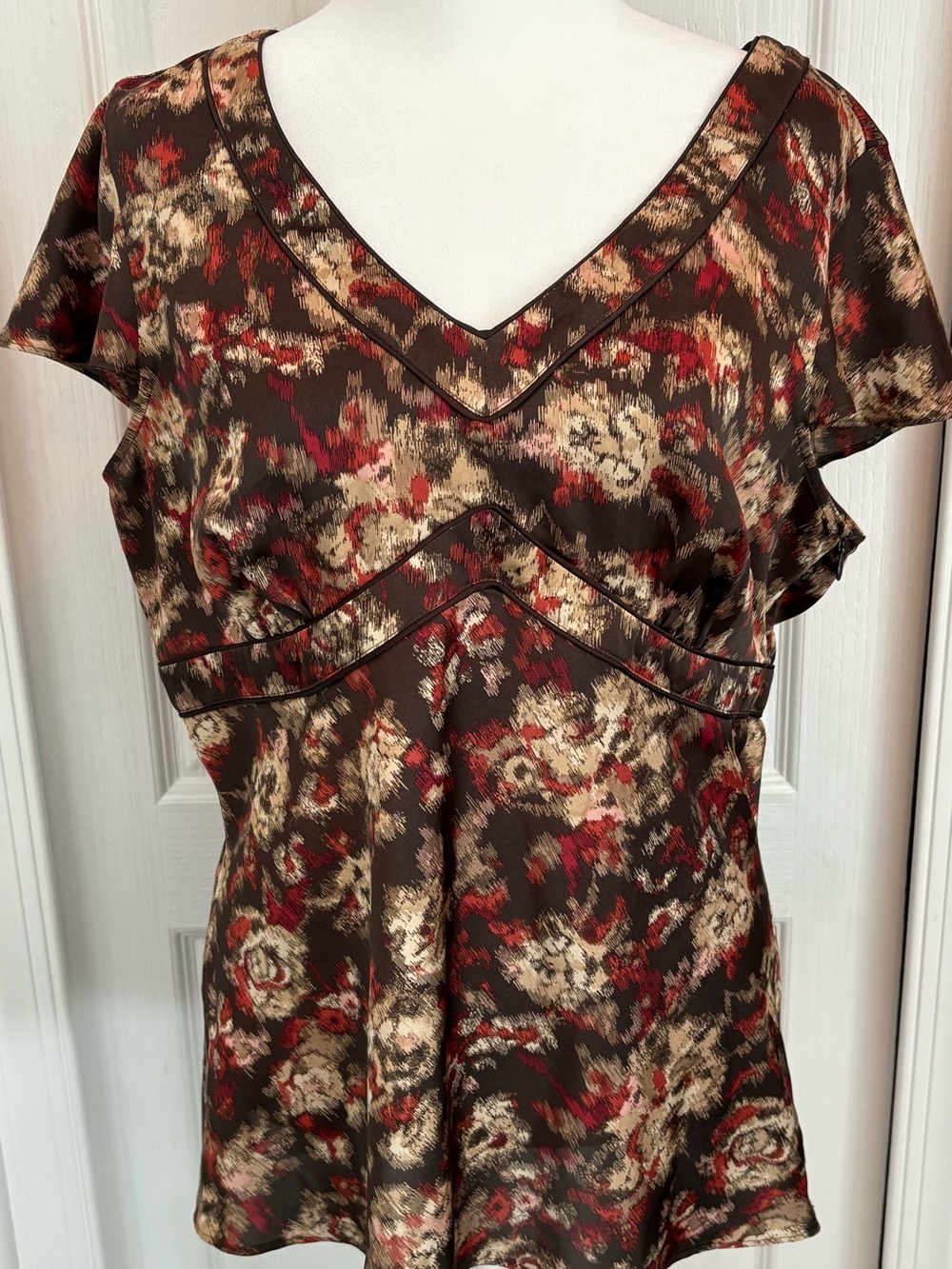 LOFT Brown Floral V-Neck Short Sleeve Blouse with Red and Cream Accents